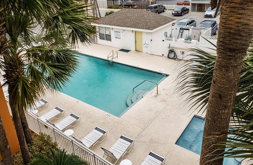 Fort Walton Beach - Destin Condo | Ideally-Located Coastal Condo w/Shared Pool, Hot Tub, Balcony, & Beach Access