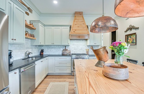Belmont Historic District House | Idyllic Belmont Home < 1 Mi to Historic District!