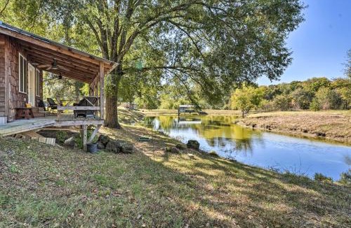 Fruitvale House | Idyllic Cabin w/Fire Pit, Kayak On-Site!