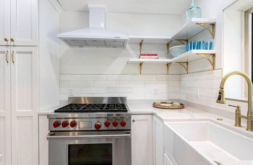 Longbeach Village House | Idyllic garden oasis right next to most beautiful, quiet Whitney beach.