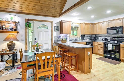 Sylva Cabin | Idyllic Sylva Cabin w/Great Smoky Mountains View!