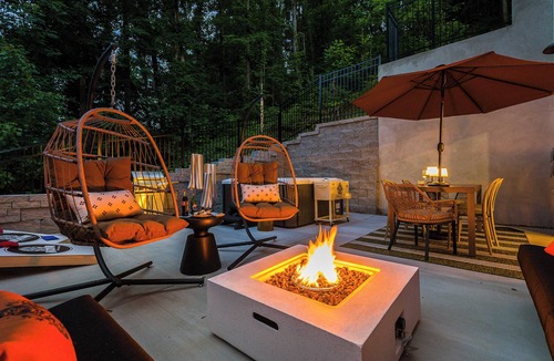 Red Bank House | Ikonick Living on Hedgewood | Hot Tub, Theater & M