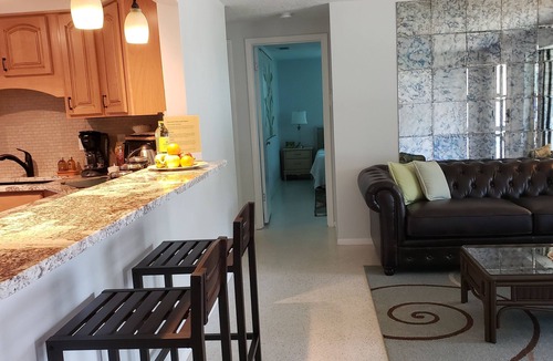 Southgate House | Immaculate, 3 bedroom, 2 bath Close to Siesta Beach, with HEATED POOL