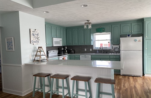 Sunset Beach House | Immaculate and well maintained home on SSB! NEW for 2024 upgraded kitchen!
