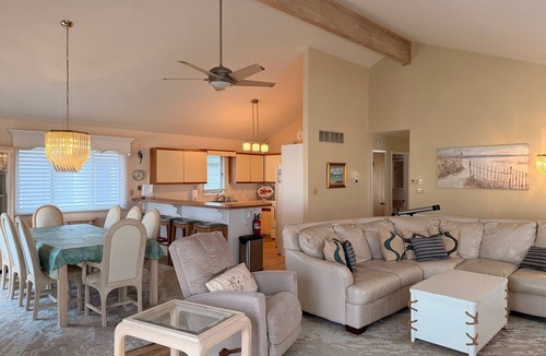 Stone Harbor House | Immaculately maintained upside-down home just 2 blocks from downtown Stone Harbor and 1 block to the beach.