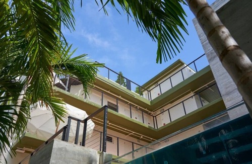 South Pointe House | Immerse in Ocean Drive Vibes! 3 Serene Rooms, Pool Onsite, Close to Miami Beach