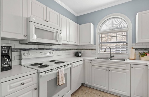 Central Myrtle Beach Apartment | Impeccable Golf View- 4 BDs- Pools - Near Broadway