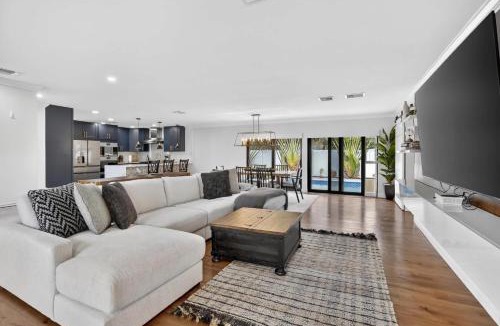 Imperial Point House | Imperial Point Villa with Pool