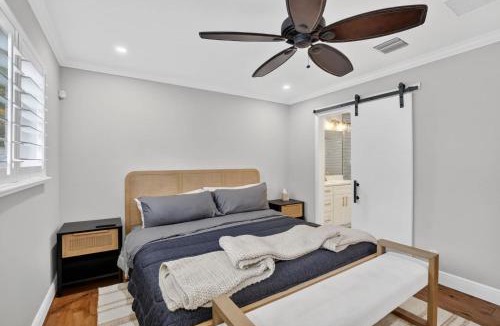 Imperial Point House | Imperial Point Villa with Pool
