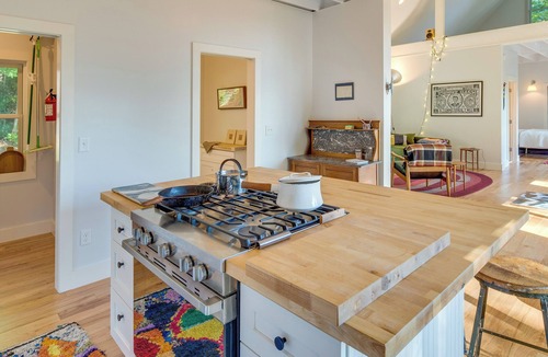 Spruce Pine Apartment | 'Inchworm Ranch' Blue Ridge Cabin, Pets Welcome
