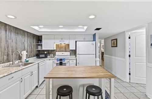 Indian Shores Condo | Incredible 2 bed 2 bath condo by the beach in Indian Shores