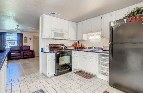 Venice Gardens Condo | Incredible Whole Condo with Heated Pool and Jacuzzi Next to Venice Island/Beach