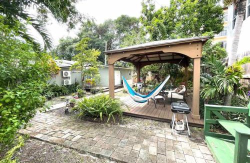 Coral Way Apartment | Independent Studio in Little Havana