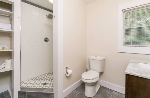 Dahlonega House | Indian Hills Retro Motel Suite G
