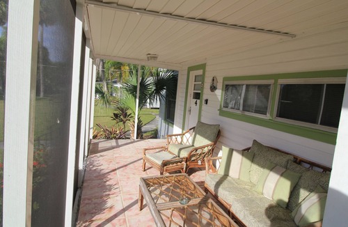 St. Lucie Village Cottage | Indian River Lagoon Waterfront Cottages, Cottage #4 The Flounder, I Brm King