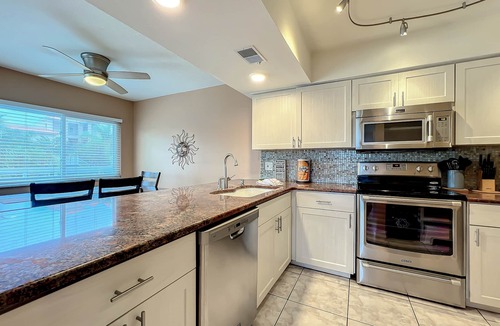Indian Rocks Beach House | Indian Rocks Beach Living for 6 Guests! Newly Renovated Beach Side Condo!