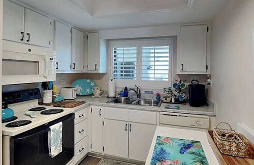 Ormond Beach Condo | Indies House 408 | Ocean-View + Pool Access