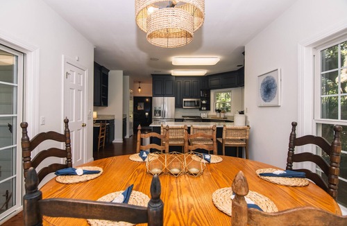 Edisto Island House | Indigo San'|Coastal 5BR Retreat|Screened Porch|Minutes to Beach Access|Golf Cart Friendly