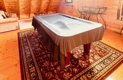 Sevierville Cabin | Indoor/Outdoor Pool Access - Mini Golf - Bear Creek Crossing Resort - WiFi