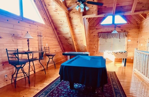 Sevierville Cabin | Indoor/Outdoor Pool Access - Mini Golf - Bear Creek Crossing Resort - WiFi