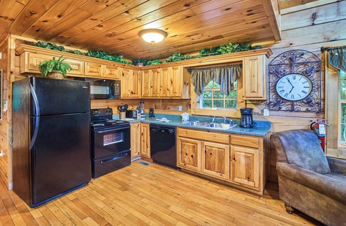 Gatlinburg Cabin | Indoor Pool Cabin | Romantic | Sleeps 4