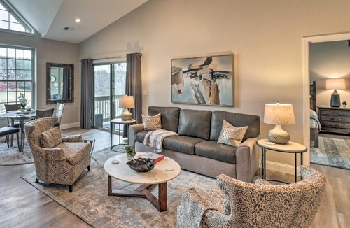 Lake Lure House | Indoor Pool & Golf Course Views: Lake Lure Condo!