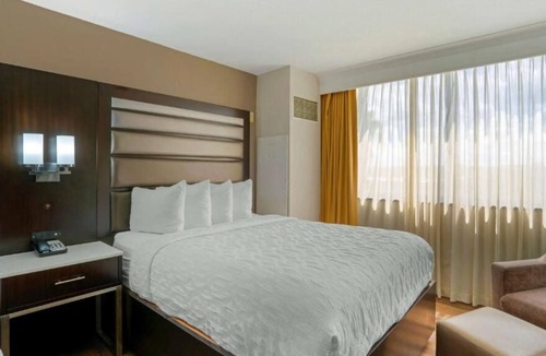 Baymeadows House | Indulge in Home Like Comfort! 4 Family-friendly Units, Onsite Pool, Free Parking