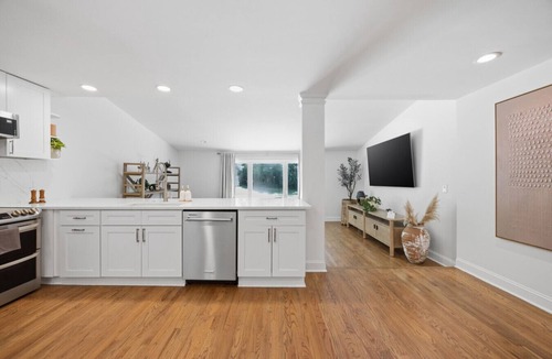 Macon House | Ingleside Luxury Home | 4br | Office + Gym