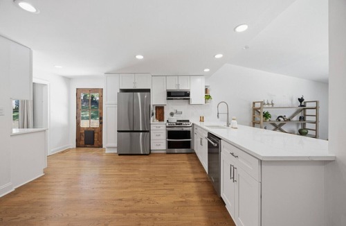 Macon House | Ingleside Luxury Home | 4br | Office + Gym