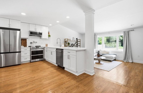 Macon House | Ingleside Luxury Home | 4br | Office + Gym