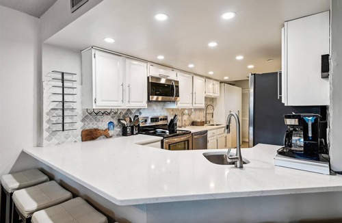 Holiday Isle Condo | Inlet Reef 518-Beachfront Complex without Beachfront Prices!