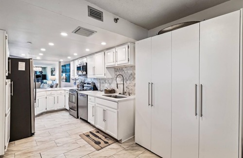 Holiday Isle Condo | Inlet Reef 518-Beachfront Complex without Beachfront Prices!