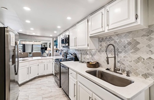Holiday Isle Condo | Inlet Reef 518-Beachfront Complex without Beachfront Prices!