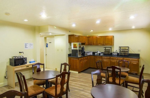 Hunt Club Hotel | Inn of America - Palm Beach Gardens