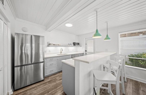 Pass-a-Grille Hotel | Inn on the Beach - 18+ only