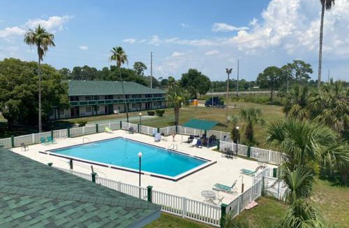 Tavares Hotel | Inn On The Green Florida