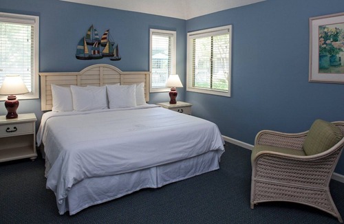 Shipyard Plantation Resort | Inside The Shipyard gated community near Coligny Beach, Sleeps 6: 2BR/2BA, Bikes