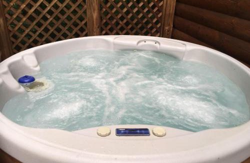 Epworth House | Inspiration- 2br/2ba Hot Tub-Wifi- Pets ok-Pool table- Fireplace- Free Activities