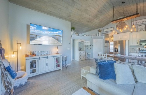 Reed Creek House | Insta Worthy Lake Hartwell Home - Private Dock