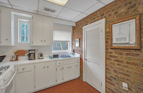 Historic Downtown Savannah Apartment | Intimate Getaway for Two, Steps from Forsyth Park by Lucky Savannah