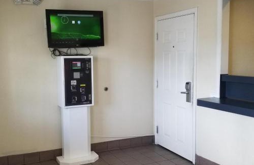 Sandalwood Hotel | InTown Suites Extended Stay Jacksonville FL - Beach Blvd
