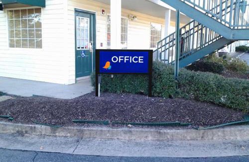 Cumming Hotel | InTown Suites Extended Stay Atlanta GA - Cumming