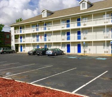 North Charleston Hotel | InTown Suites Extended Stay North Charleston SC - Rivers Ave