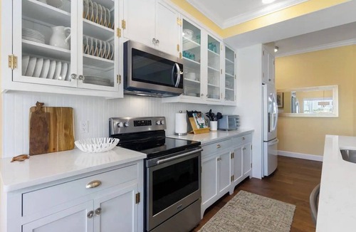 Elizabeth Mcbrides Raulersons House | Intracoastal Waterfront Retreat, Sleeps 10