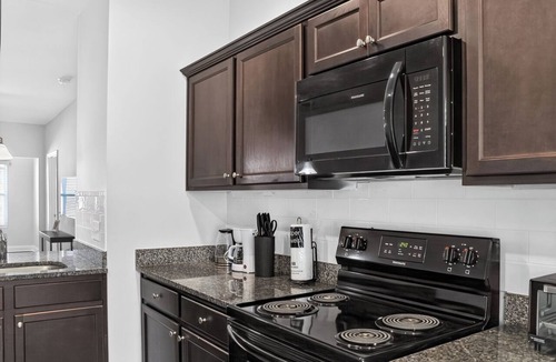 Savannah Apartment | Inviting 2BR Stay with Spacious Layout