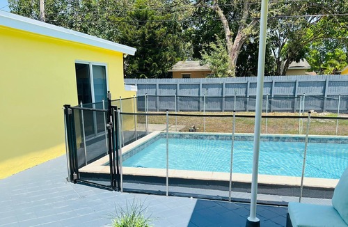 Driftwood House | Inviting 3 Bedrooms Hollywood Pool Home.