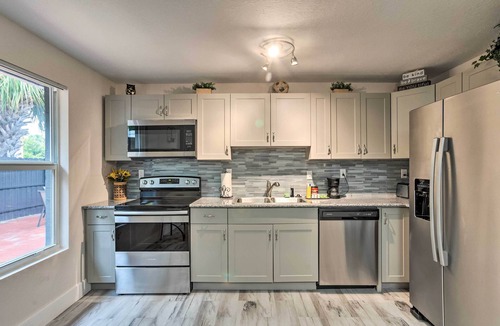 Riviera Beach Apartment | Inviting Apartment < 2 Mi to Riviera Beach!