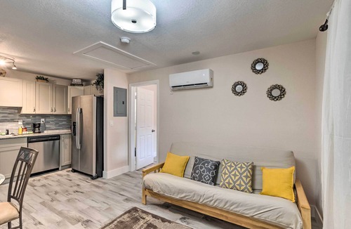 Riviera Beach Apartment | Inviting Apartment < 2 Mi to Riviera Beach!