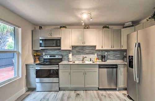 Riviera Beach Apartment | Inviting Apartment Less Than 2 Mi to Riviera Beach!