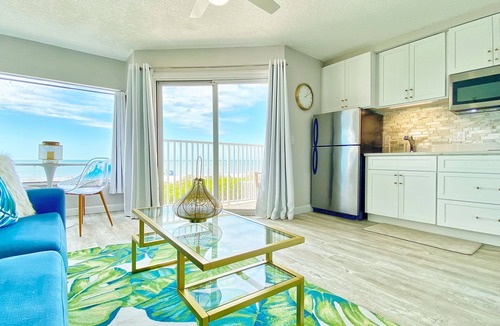 Belleair Beach Condo | Inviting Gulf-front condo with pool, beach access, private balcony & central AC